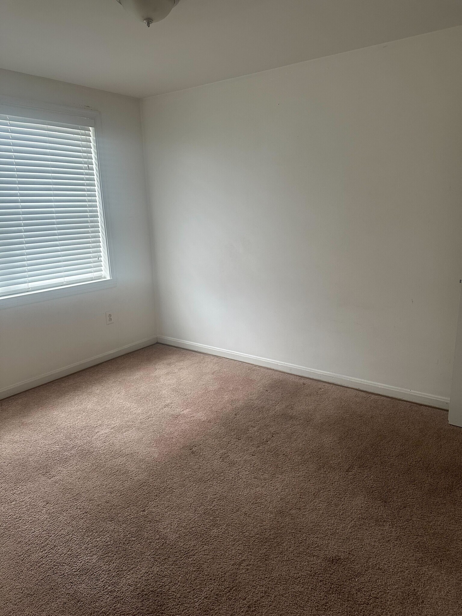 Building Photo - 2301 Iverson St