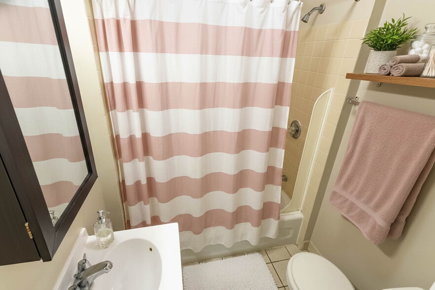 Building Photo - 4031 Locust St