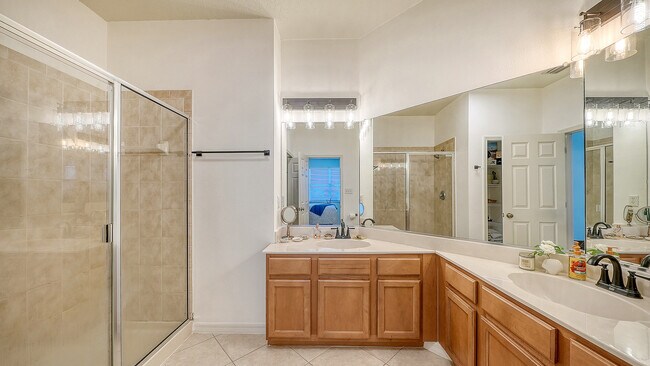 Building Photo - 3790 Parkridge Cir