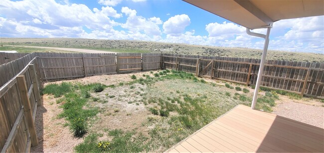 Building Photo - 2 Bedroom 1.5 Bathroom & 1 Car Garage For ...
