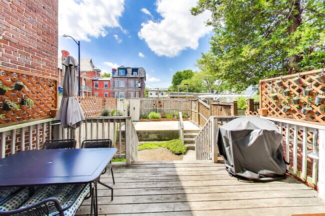 Building Photo - Charming 2bd/2.5ba LeDroit Park Home Available