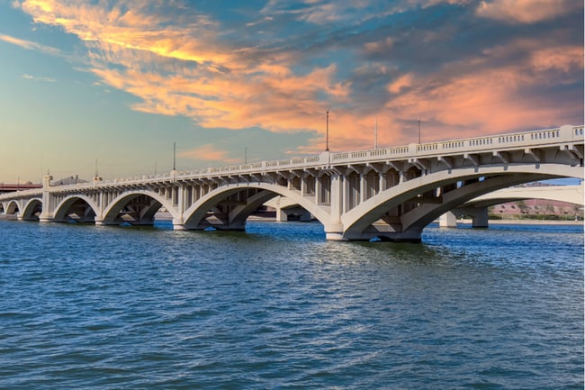 Building Photo - 4Bed/2Bath House at University/Dobson--Complete Remodel w/Pool!