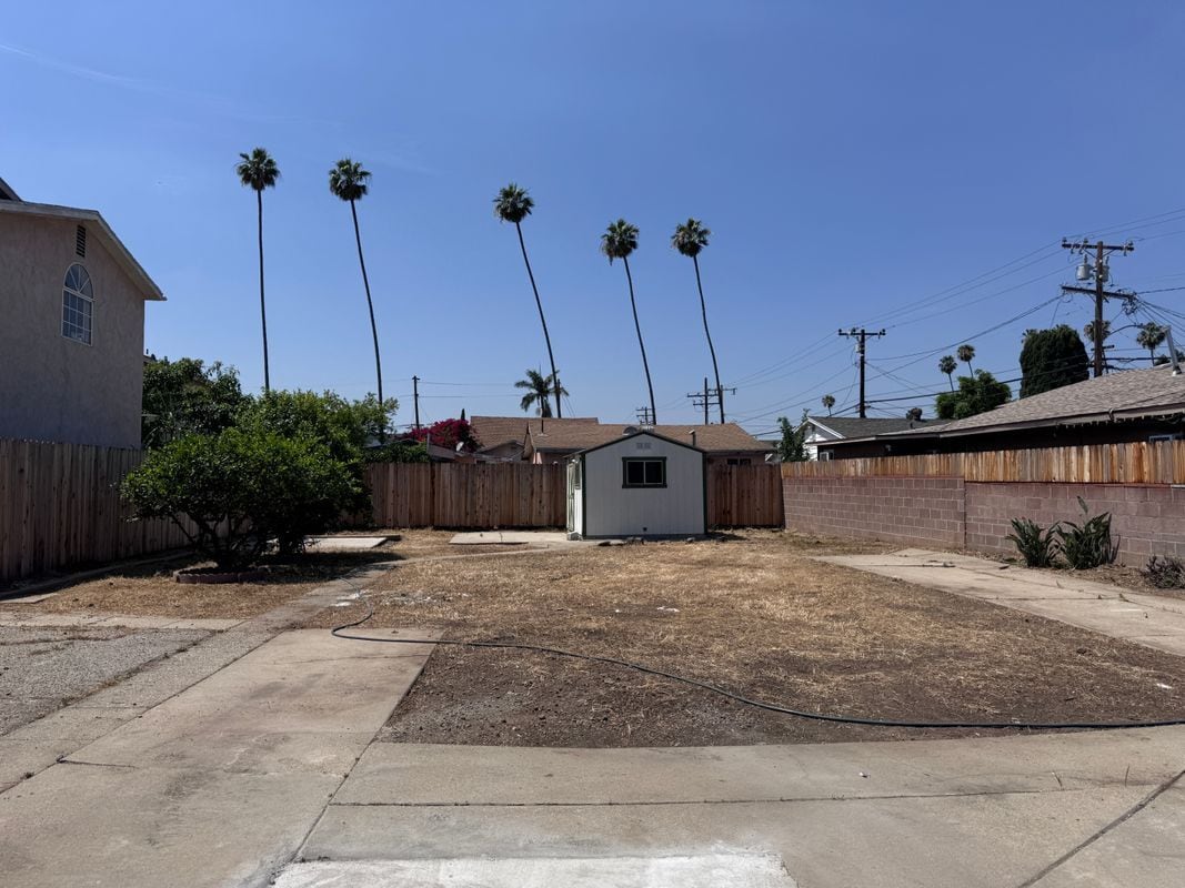 Building Photo - 319 N Rowan Ave