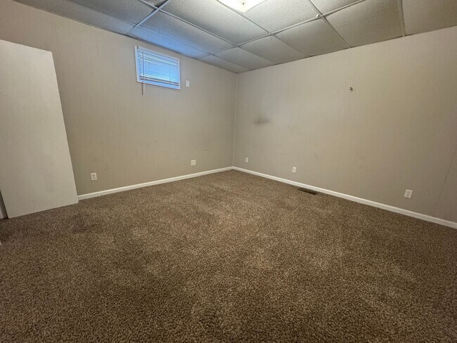 Building Photo - Four bedroom, two bathroom home near downt...
