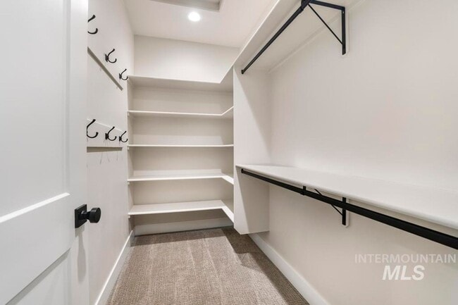Building Photo - 547 Cyn Fls Dr