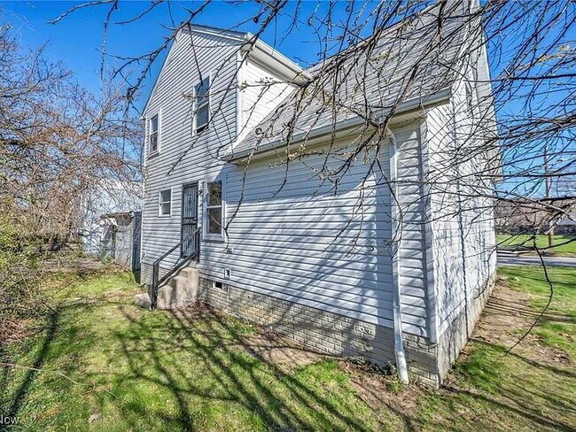 Building Photo - 12210 Oakland Ave