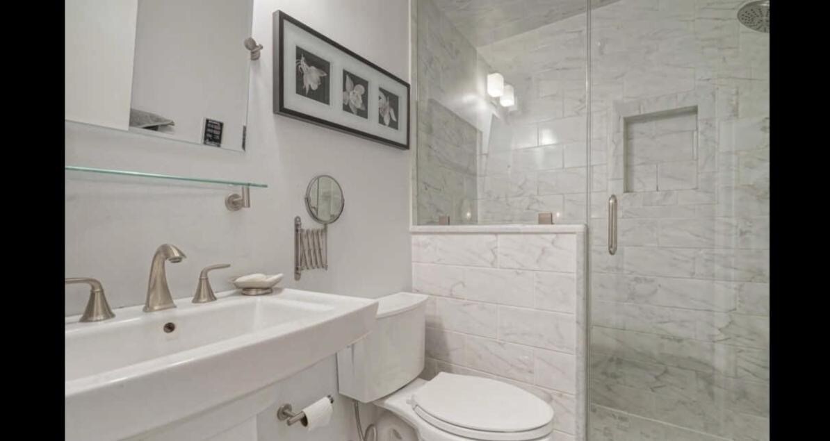 Building Photo - 3 N Christopher Columbus Blvd