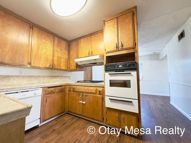 Building Photo - Charming 3-Bedroom Home with Expansive Outdoor Space