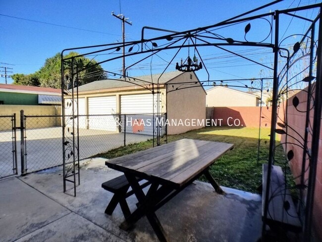 Building Photo - 77 E Mountain View St