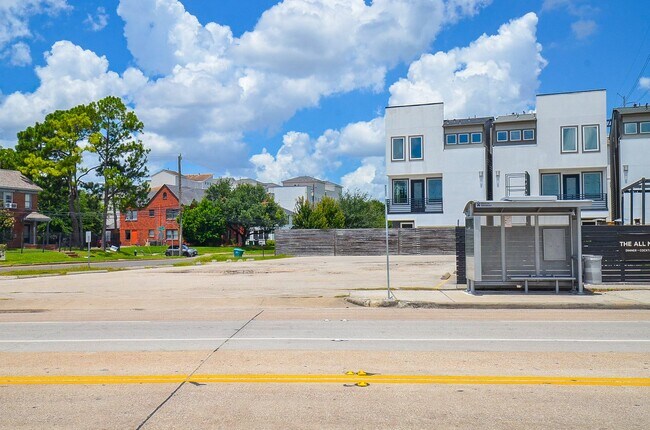 Building Photo - 4708 Crawford St