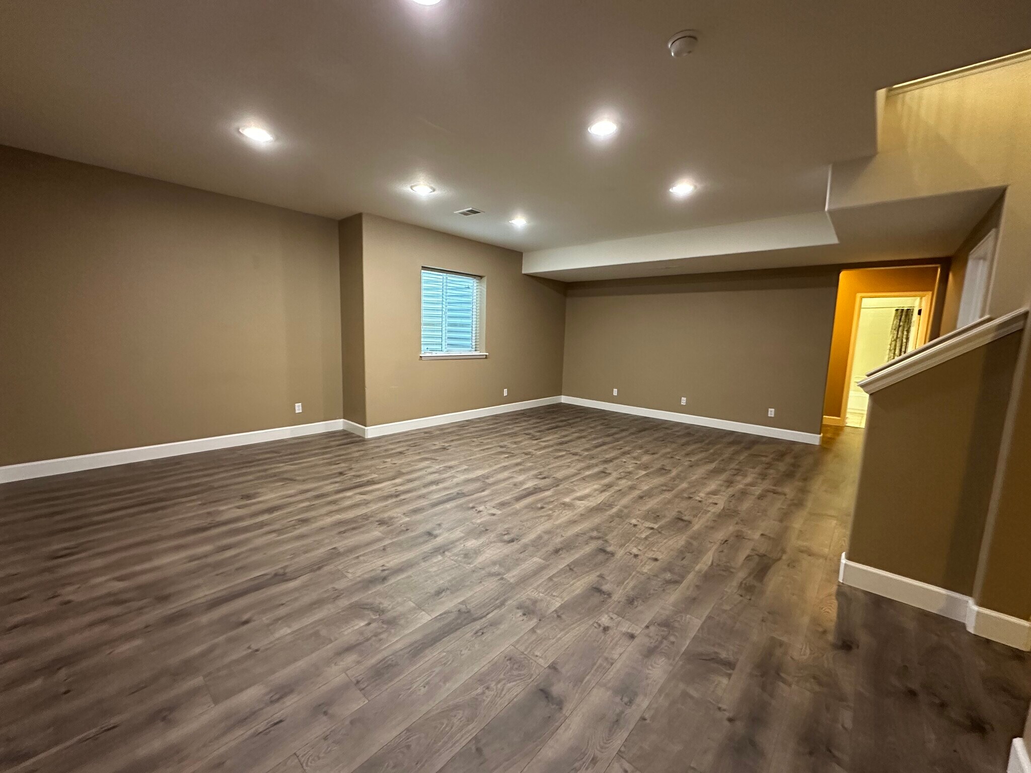 Building Photo - 8238 Hollygrape Ln