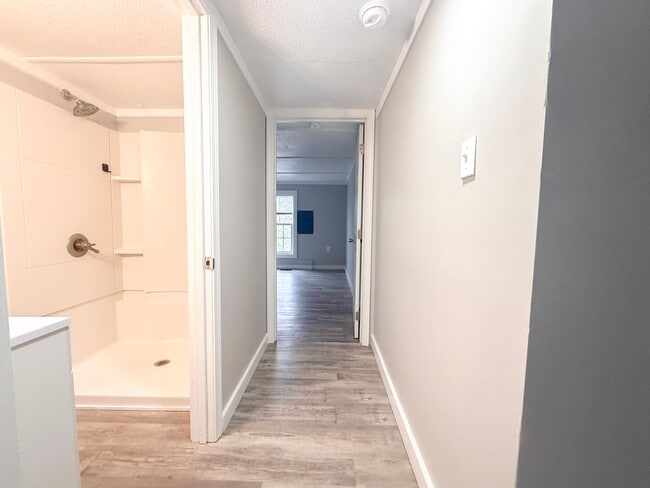 Building Photo - 3-Bedroom Single-Family Home with Hardwood Floors and Carport in Sparta