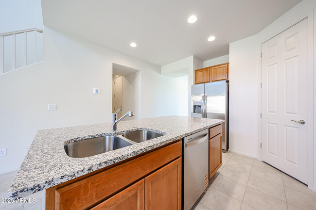Building Photo - 7142 W Bent Tree Dr