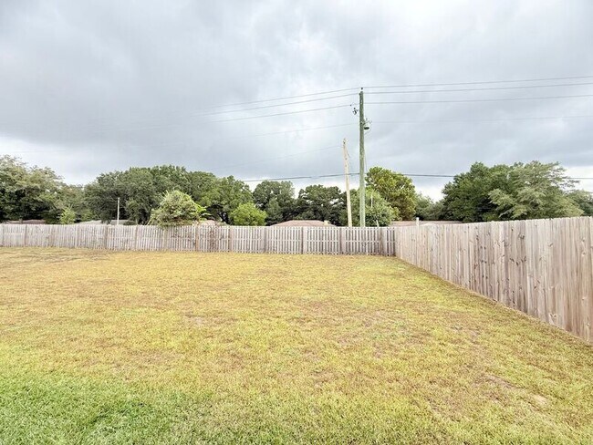 Building Photo - 5801 Guinevere Ln