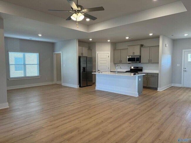 Building Photo - 172 Shangrila Wy