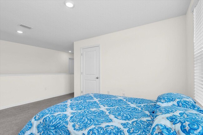 Building Photo - Available now in Wimauma | Spacious 5BR Home with 2,600+ Sqft