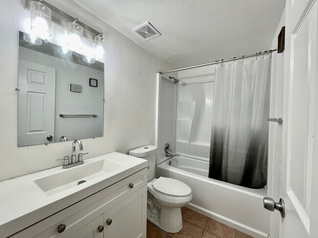 Building Photo - 32502 Cathedral Canyon Dr