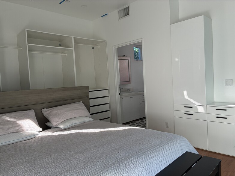 Building Photo - 3447 Community Ave