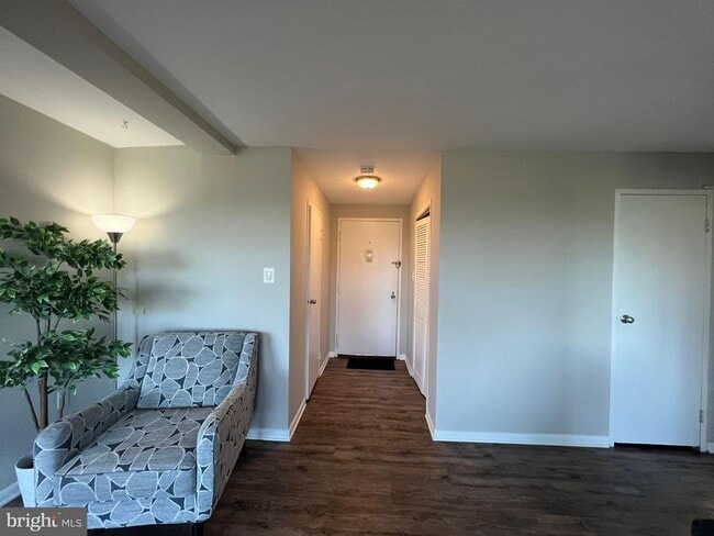 Building Photo - 10201 Grosvenor Pl