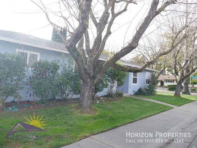 Building Photo - Cozy 2 Bed 2 Bath 1,864sqft Duplex in Gree...