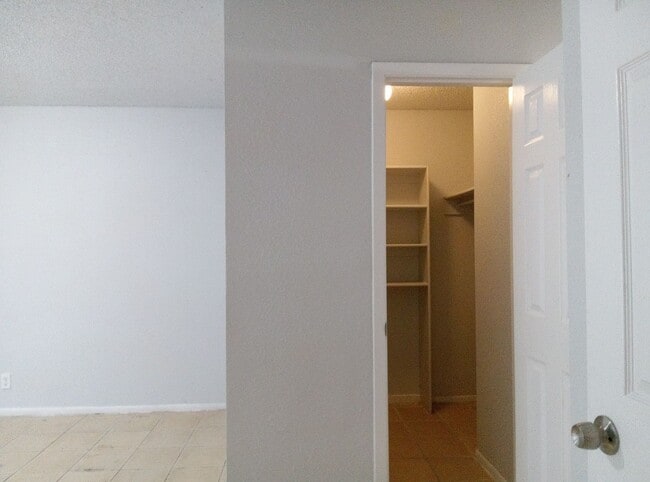 Building Photo - Welcoming 2-Bedroom Home in a Quiet Northe...