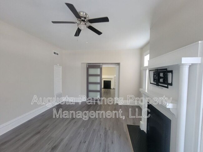 Building Photo - 323.5 Ellis St