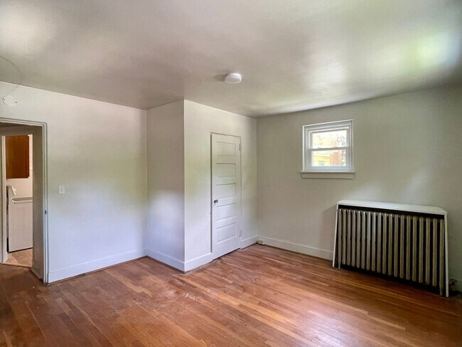 Building Photo - 1st Fl 2 Bed/1 Bath Wilkinsburg Unit