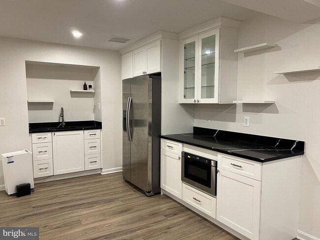 Building Photo - 6683 McLean Dr