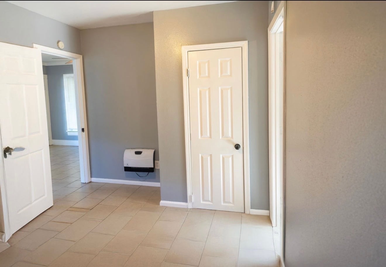 Building Photo - 2325 Spain St