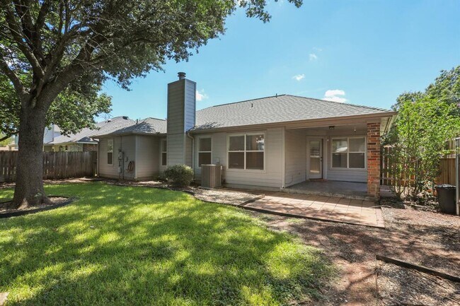 Building Photo - 2310 Sycamore Trail