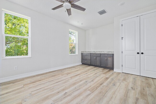 Building Photo - MODERN 4-BEDROOM TAMPA HOME | BUILT 2023 | FENCED YARD | PET FRIENDLY