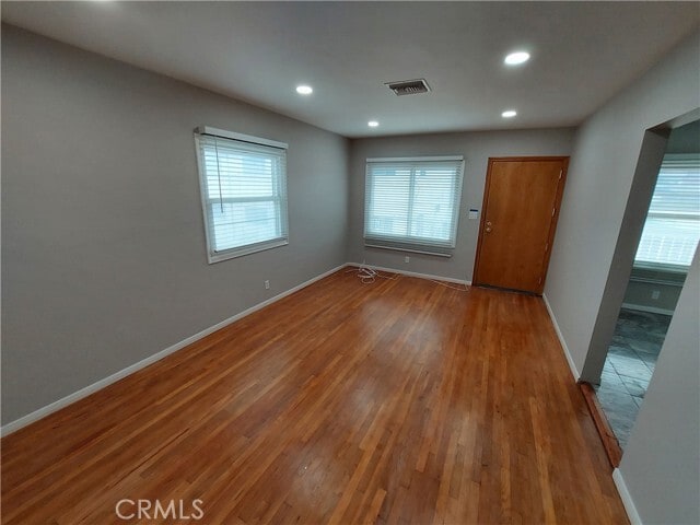 Building Photo - 733 E Nutwood St