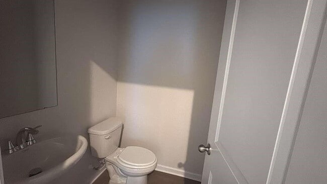 Building Photo - 26 Hemlock Ct