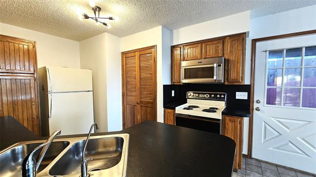 Building Photo - 1700 Kendolph Dr