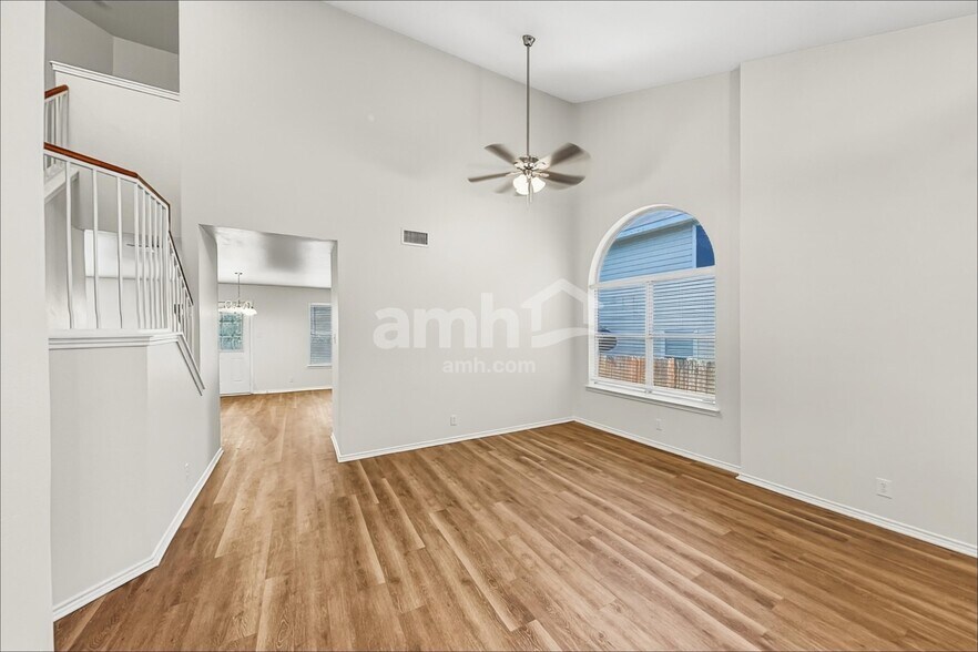 Building Photo - 3552 Peachtree Ln