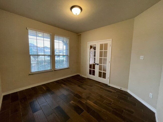 Building Photo - 3240 Valentino Dr