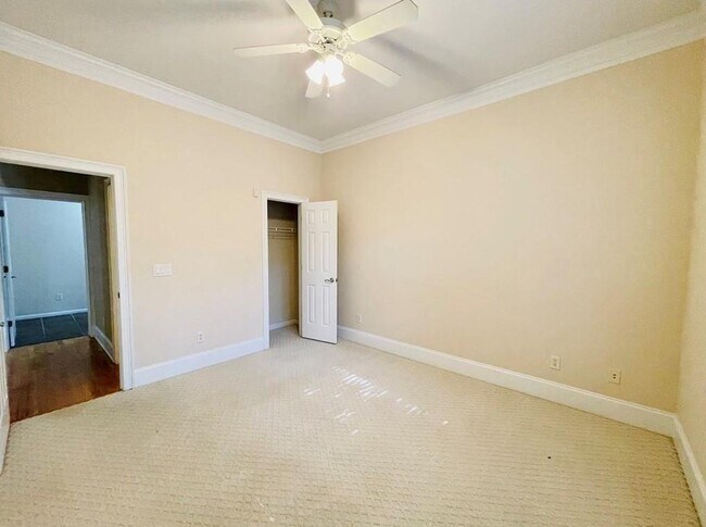Building Photo - 455 Wembley Cir