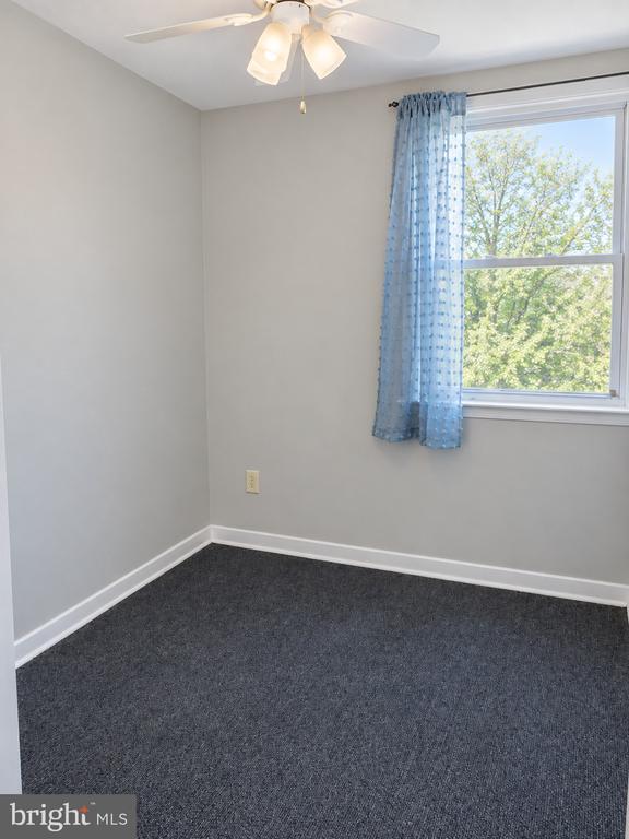Building Photo - 611 Green Ln