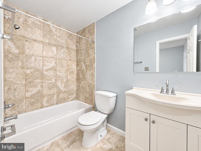 Building Photo - 3812 Segundo Pl