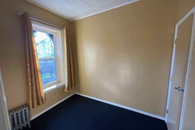 Building Photo - 2001 Bergen St