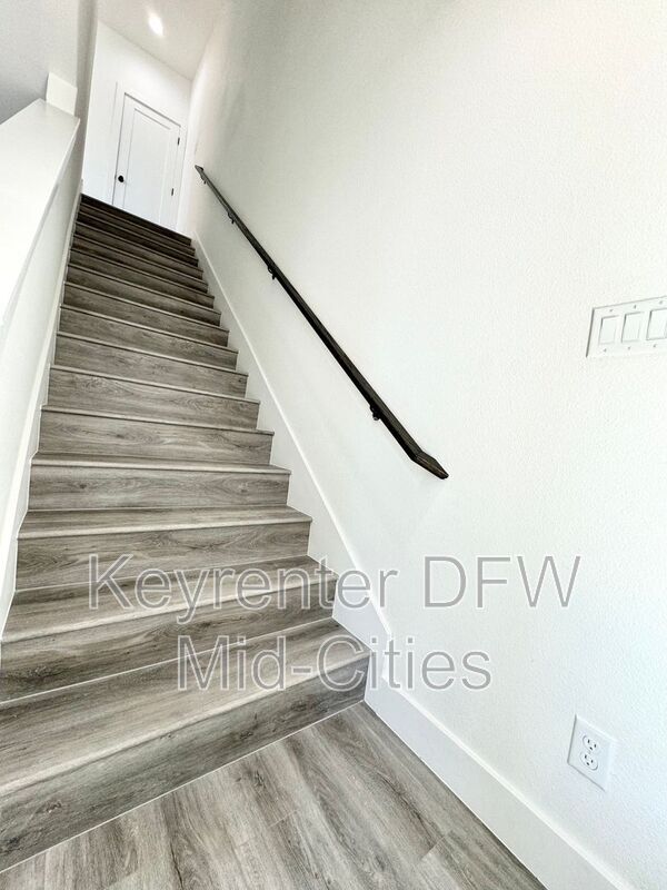 Building Photo - 7302 Uloho Wy