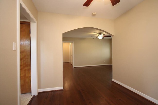 Building Photo - 5036 De Milo Dr