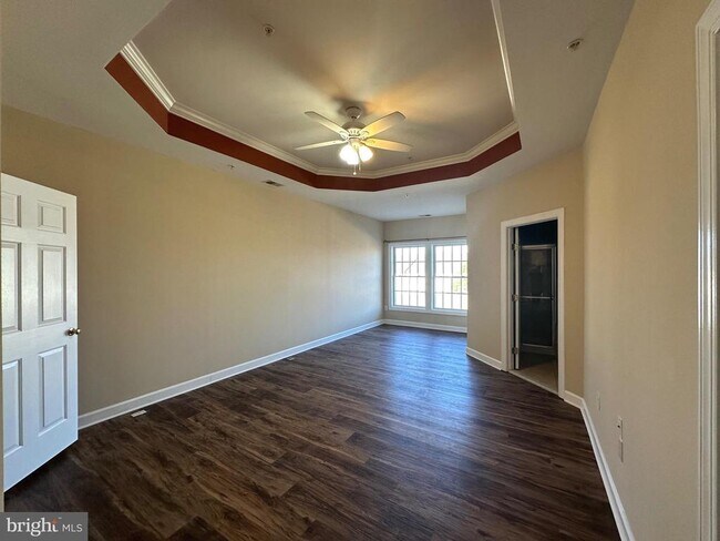 Building Photo - 9430 Dunraven St