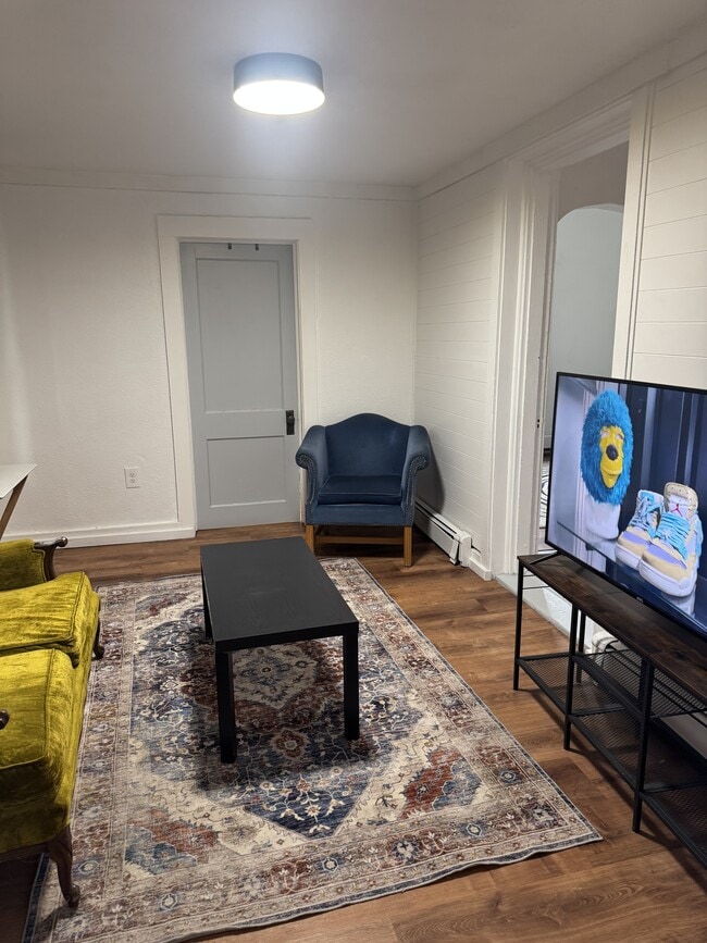 Building Photo - 1015 Pine Ave