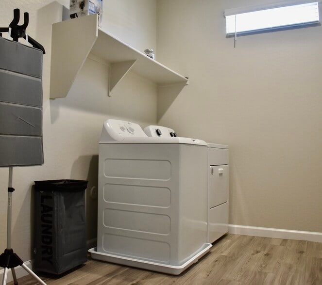 Building Photo - 5128 E Coolbrook Ave