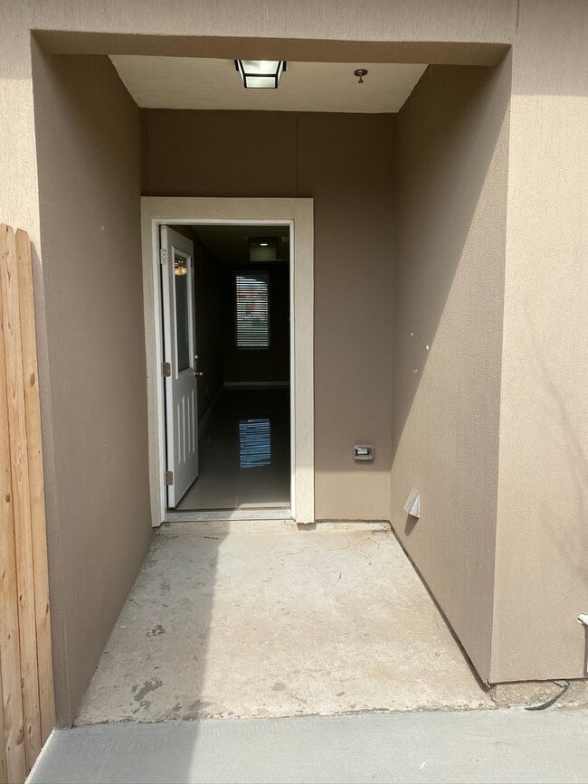 Building Photo - 3bed/2.5 bath (Jackson South of Expressway...