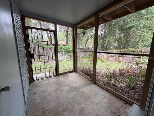 Building Photo - 1048 SW 6th Dr