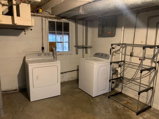 Building Photo - Seneca Gardens