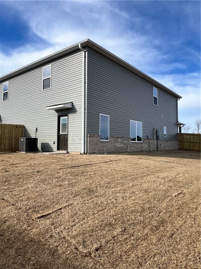 Building Photo - 6703 SW Dignity Ave