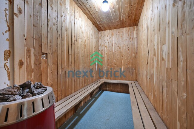 Building Photo - 2 Bed and 2 Bath Exceptional Condo with Water View is Available for Rent!